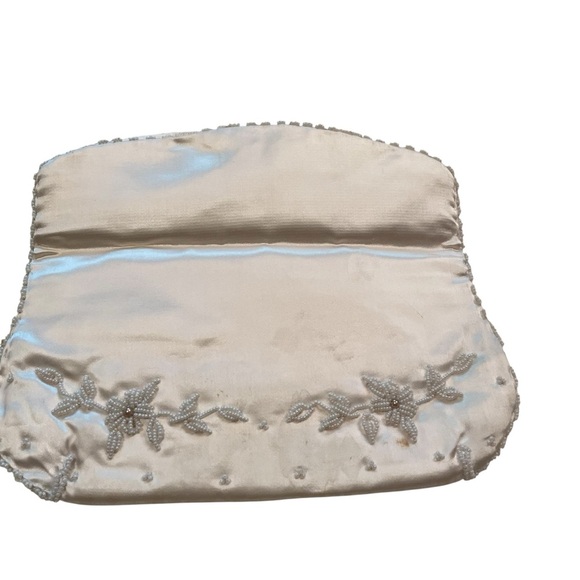 Vintage Beaded Satin/Silk Soft Bodied Clutch Purse-Made in Hong Kong 50’s/60’s - Picture 2 of 11